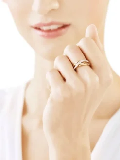 Złoty pierścionek z cyrkoniami