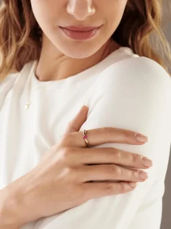 Złoty pierścionek z cyrkonią