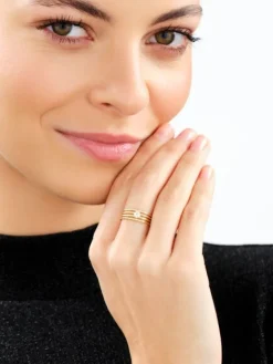 Złoty pierścionek z cyrkonią