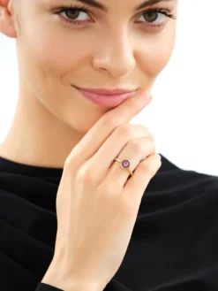 Złoty pierścionek z cyrkoniami