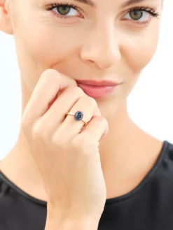 Złoty pierścionek z cyrkoniami