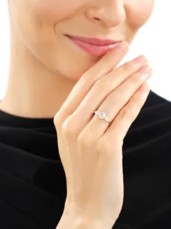 Złoty pierścionek z cyrkoniami