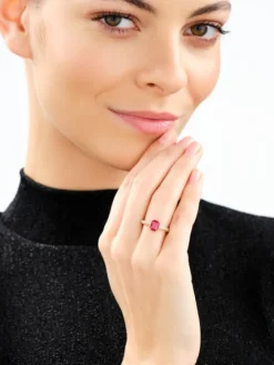 Złoty pierścionek z cyrkonią