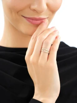 Złoty pierścionek z cyrkoniami