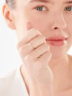 Złoty pierścionek z cyrkonią