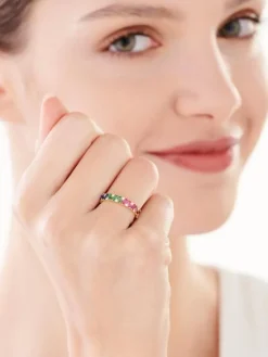 Złoty pierścionek z cyrkoniami