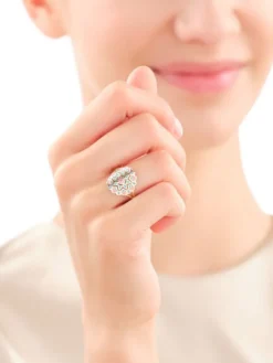 Złoty pierścionek z emalią