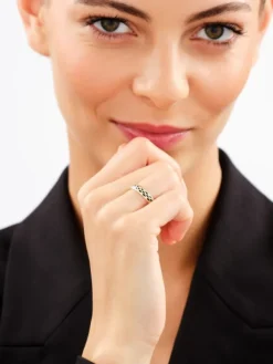 Złoty pierścionek z emalią