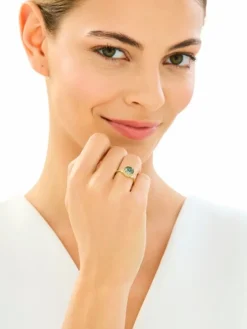 Złoty pierścionek z korundem syntetycznym i cyrkoniami