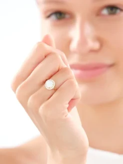 Złoty pierścionek z opalitem i cyrkoniami