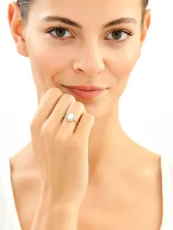 Złoty pierścionek z opalitem i cyrkoniami