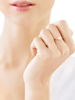 Złoty pierścionek z perłą i cyrkoniami