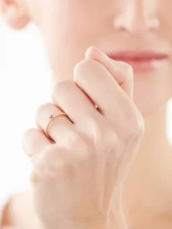 Złoty pierścionek z rubinami syntetycznymi i cyrkoniami - serce