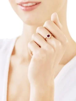 Złoty pierścionek z rubinem syntetycznym i cyrkoniami - serce