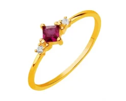 Złoty pierścionek z rubinem syntetycznym i cyrkoniami