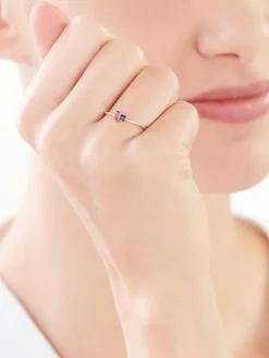 Złoty pierścionek z rubinem syntetycznym i szafirem syntetycznym