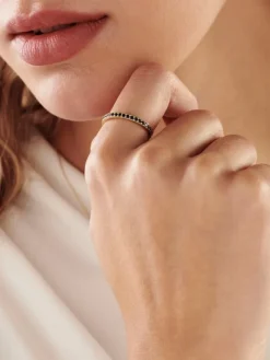 Złoty pierścionek z szafirami syntetycznymi - Eternity