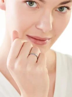 Złoty pierścionek z szafirami syntetycznymi