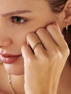 Złoty pierścionek ze szmaragdami syntetycznymi - Eternity