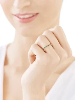 Złoty pierścionek ze szmaragdami syntetycznymi